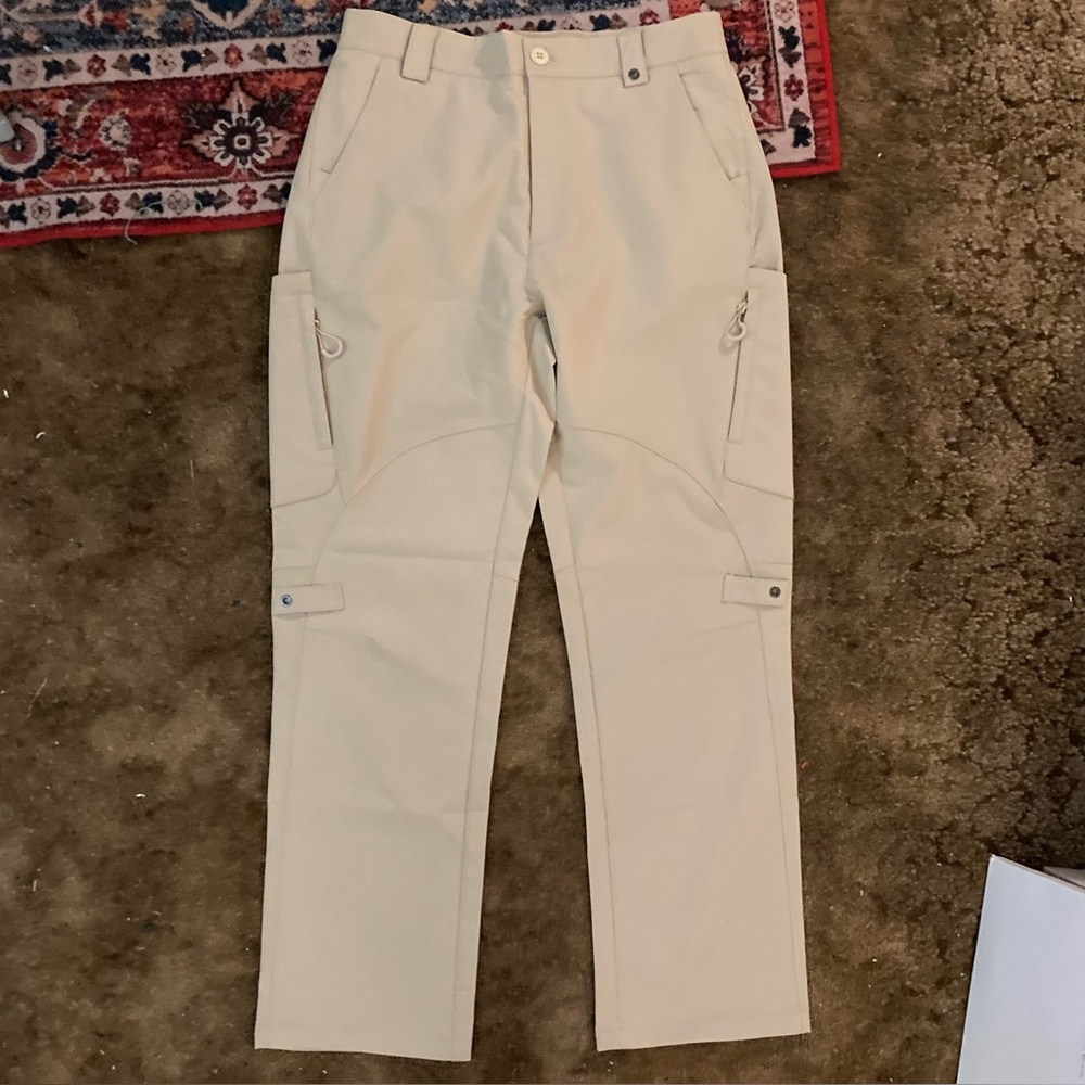 New with tags magna man Men's Tan Cargo Pants size large.